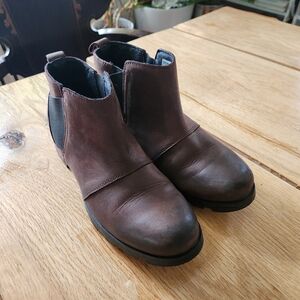 Sorel Women's Size 8.5 Emelie Lug Sole‎ Boots Chelsea Dark Brown Booties